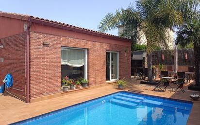 Piscina de Casa o xalet en venda en Banyeres del Penedès amb Calefacció, Jardí privat i Terrassa