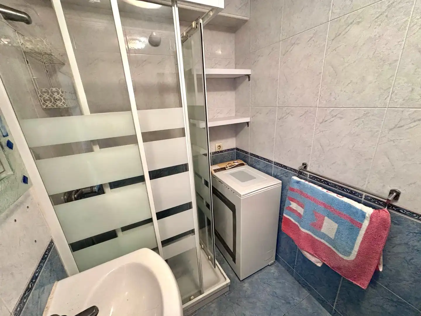 Baño de Piso en venta en Gijón  con Calefacción, Parquet y Amueblado