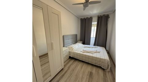 Foto 2 de Piso en venta en Calle Victoriano Ximénez de Courer, Paus - Poligono San Blas, Alicante / Alacant