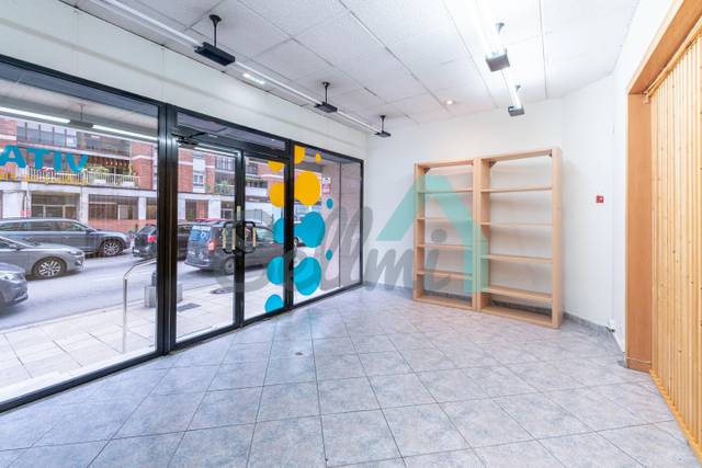 Local comercial en Alquiler en Hermanos Menéndez Pidal en Plaza de América