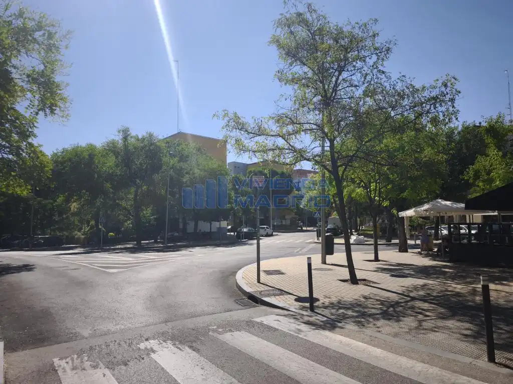 Vista exterior de Pis en venda en Madrid amb Calefacció