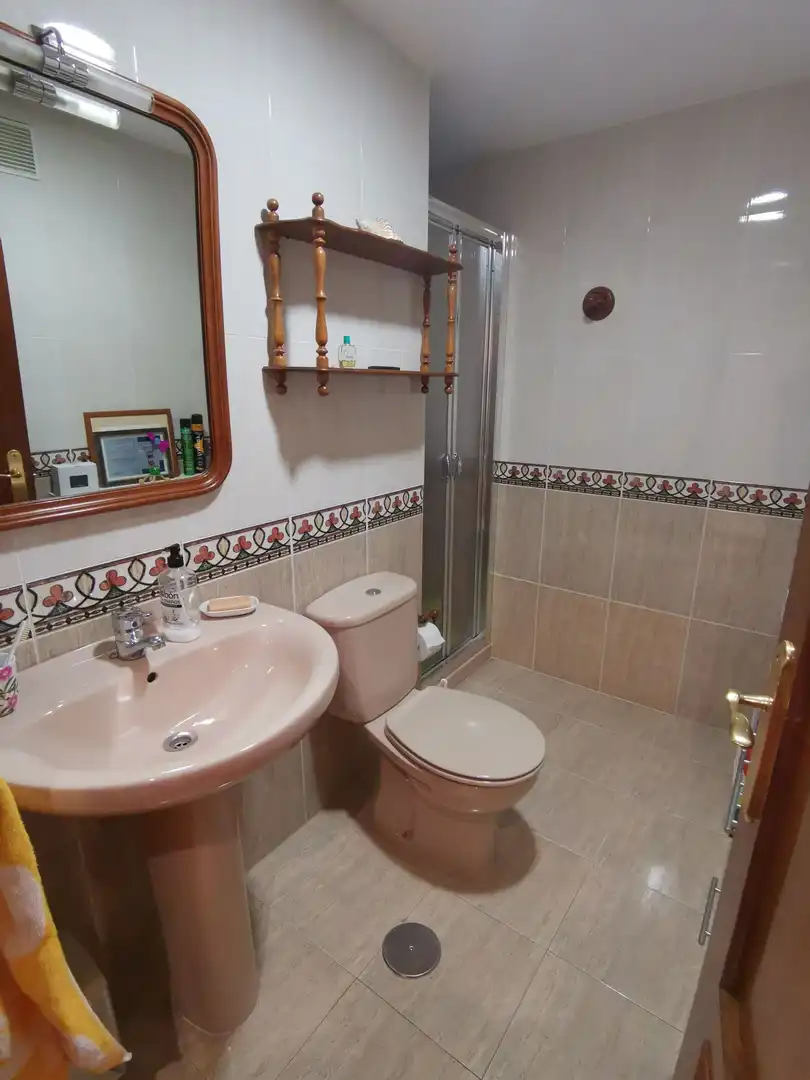Baño de Piso en venta en Avilés con Calefacción, Parquet y Trastero