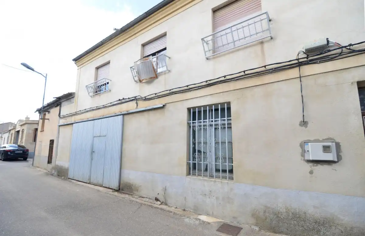 Vista exterior de Casa o chalet en venta en Fuentesaúco con Calefacción y Terraza