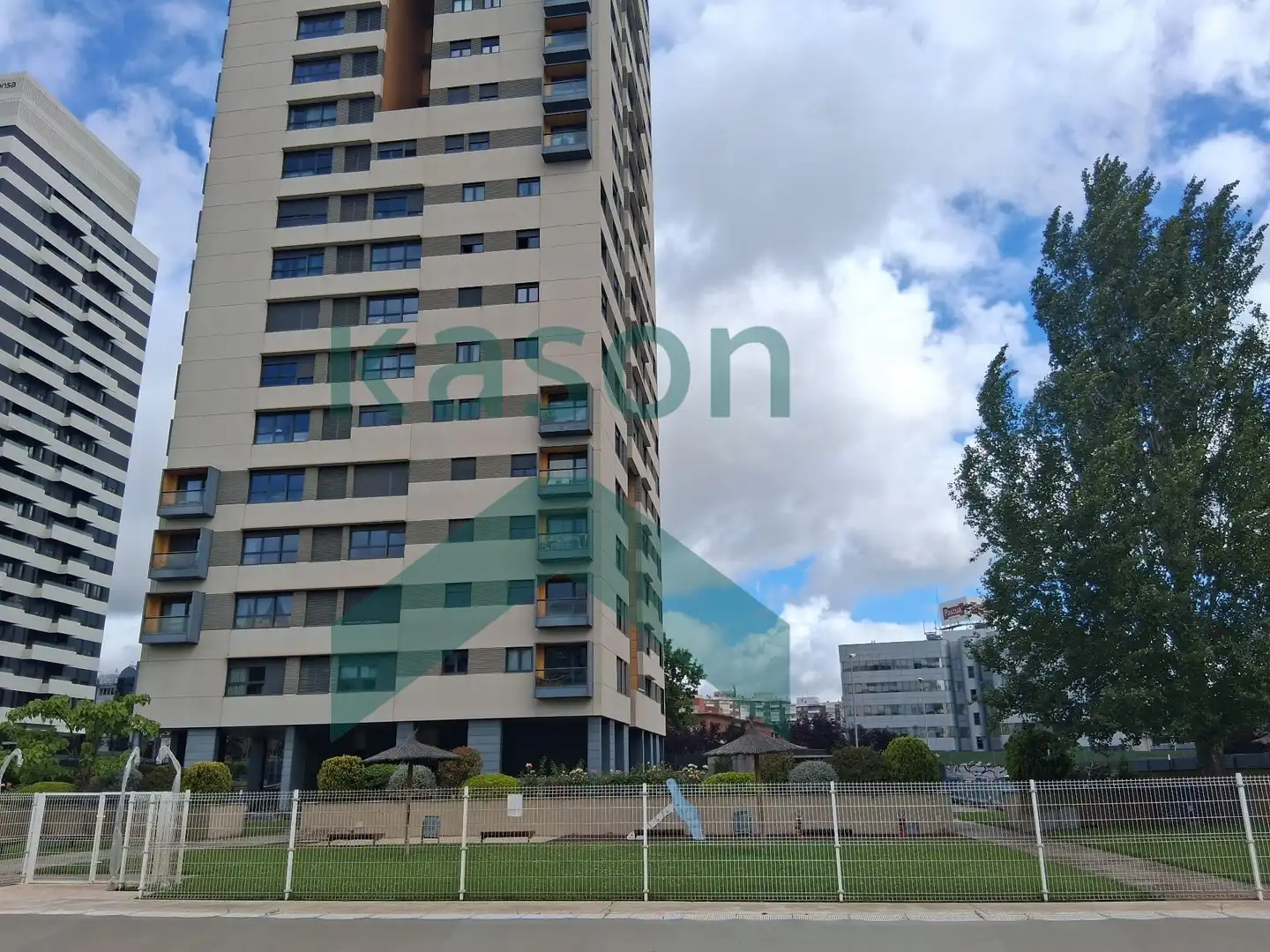 Vista exterior de Estudio en venta en Madrid con Aire acondicionado, Calefacción y Trastero