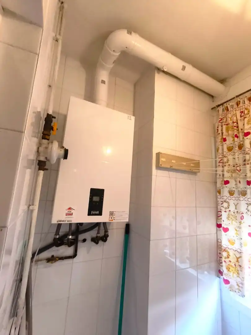 Bathroom of Apartments for rent in Badajoz  with Air Conditioner, Heating and Furnished