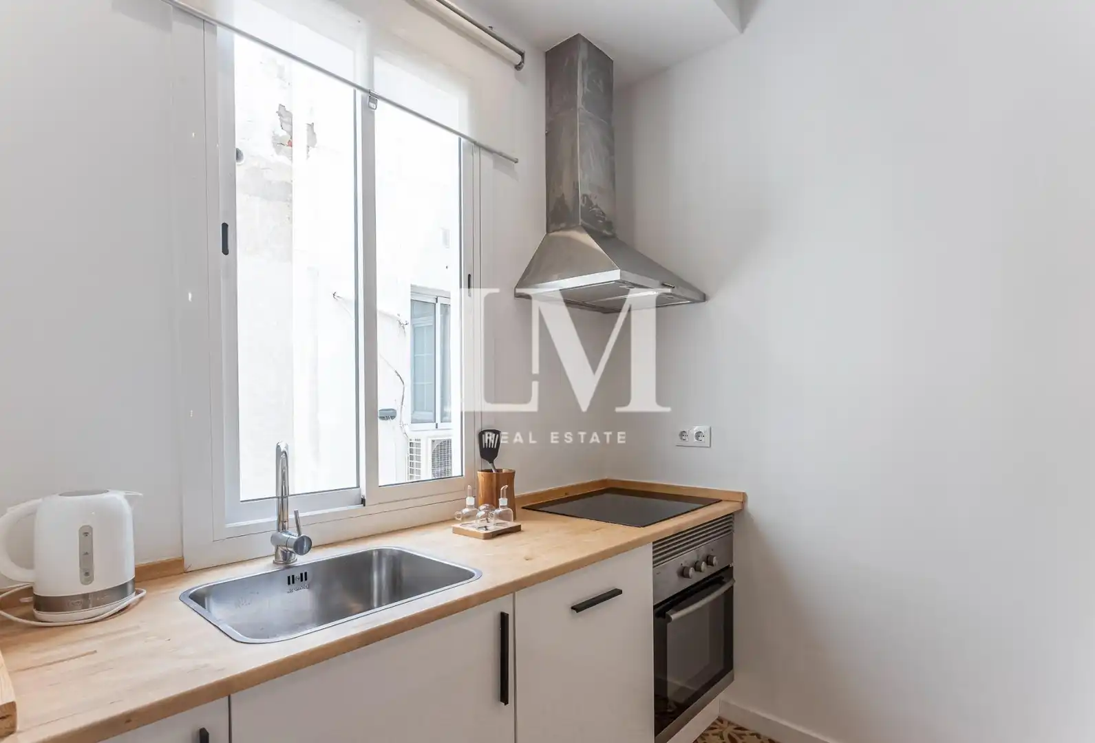 Cuina de Apartament de lloguer en Barcelona amb Aire condicionat, Calefacció i Moblat