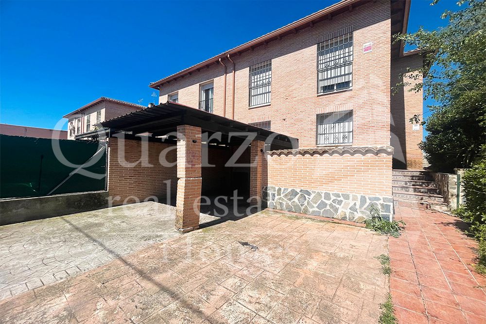 Vista exterior de Casa o xalet en venda en Las Ventas de Retamosa