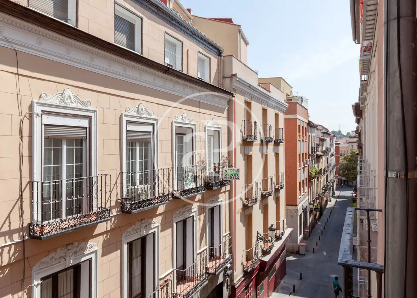 Flat for rent in Calle de Sta. María, Cortes - Huertas