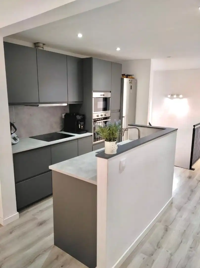 Kitchen of Detached homes for sale in Santa Coloma de Gramenet  with Air Conditioner, Heating and Parquet flooring