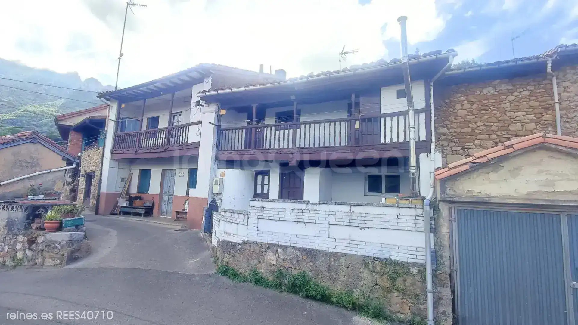 Vista exterior de Casa adosada en venta en Morcín con Calefacción, Terraza y Amueblado