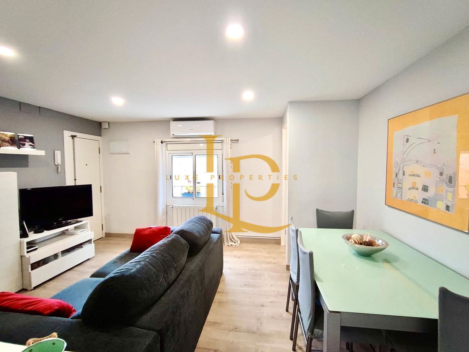 Living room of Flat for sale in Terrassa  with Air Conditioner, Heating and Parquet flooring