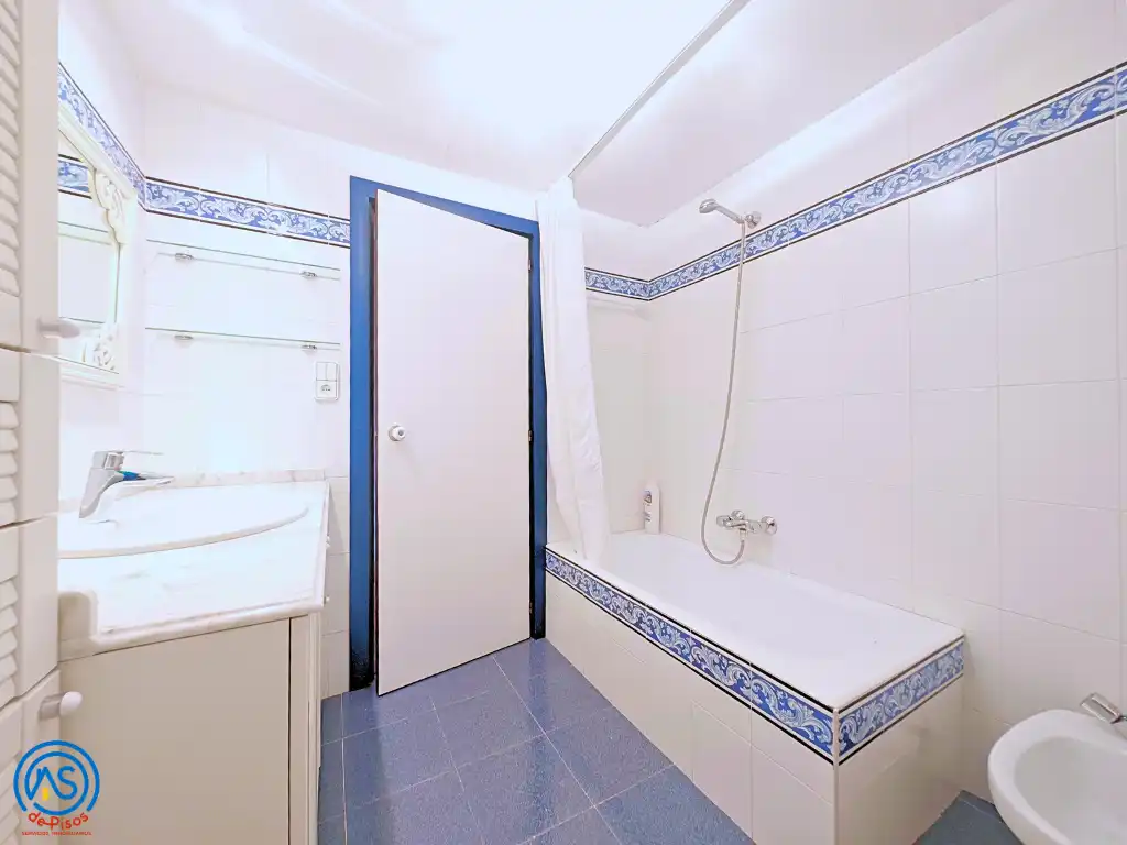 Baño de Piso en venta en Zaragoza con Calefacción, Parquet y Horno
