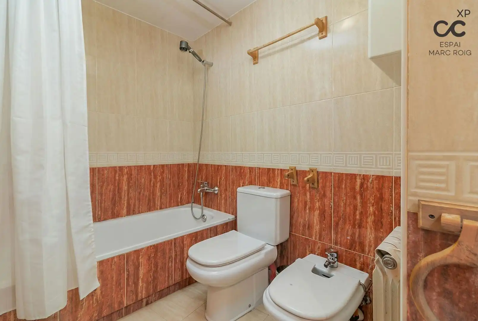 Badezimmer von Wohnung zum Verkauf in Figueres mit Heizung, Terrasse und Möbliert