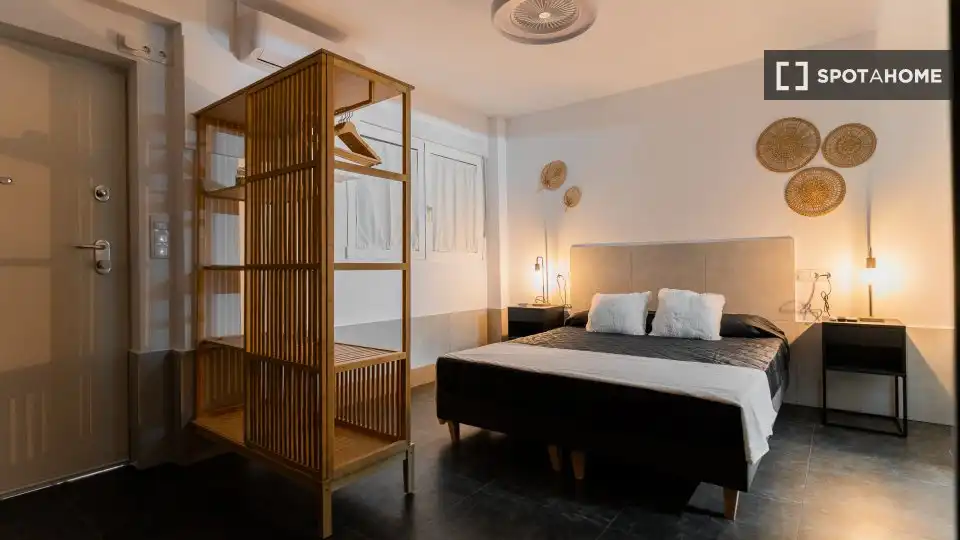 Bedroom of Flat for rent in Valencia  with Air Conditioner, Heating and Furnished