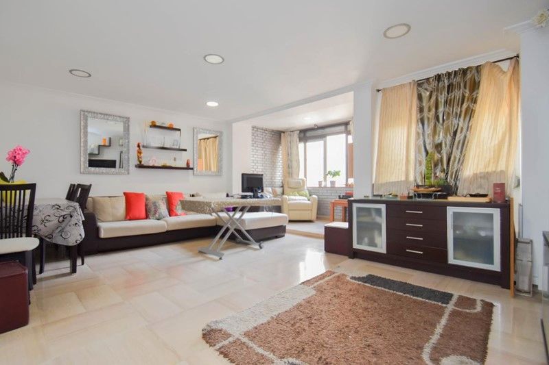 Living room of Flat for sale in  Granada Capital  with Heating and Storage room