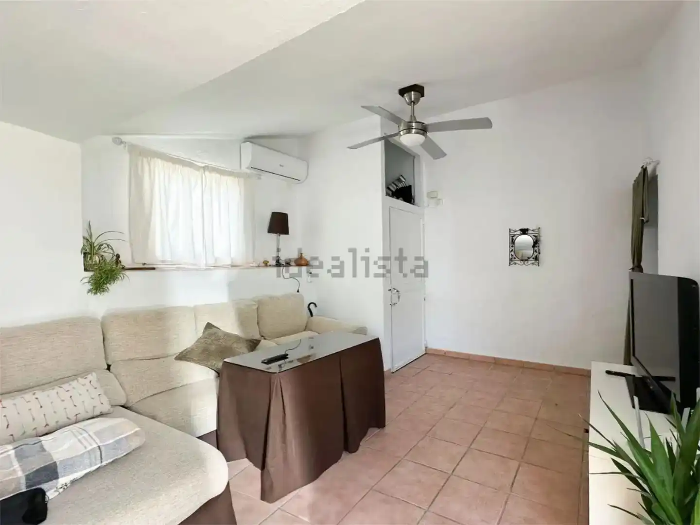 Sala d'estar de Finca rústica en venda en Cártama amb Aire condicionat i Piscina