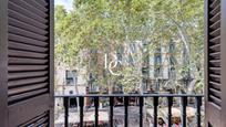 Exterior view of Flat for sale in  Barcelona Capital  with Air Conditioner, Heating and Furnished