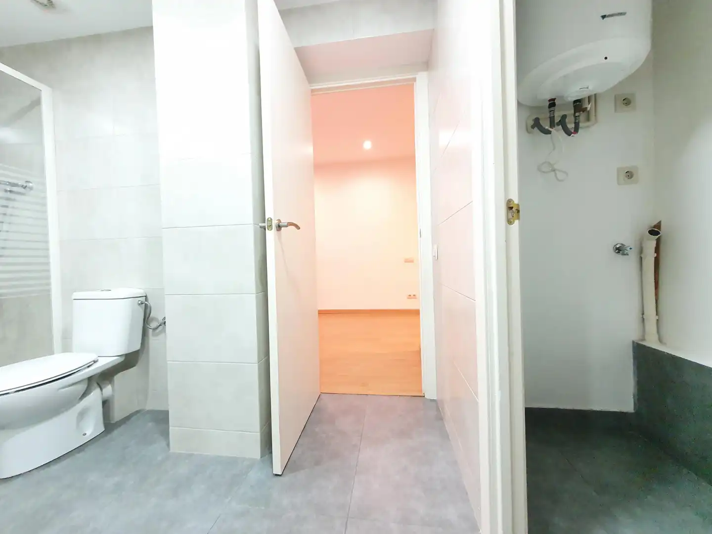 Wohnung zur Miete in Barcelona mit Parkett, Terrasse und Ofen