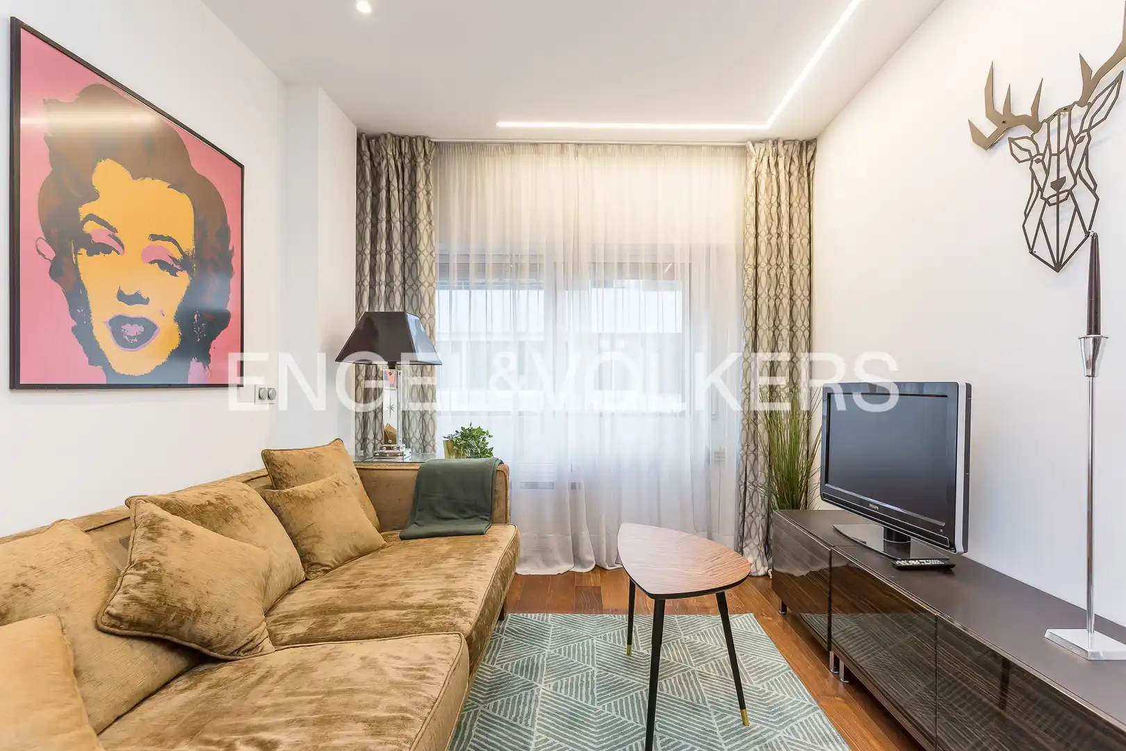 Living room of Flat for rent in  Madrid Capital  with Air Conditioner, Heating and Furnished