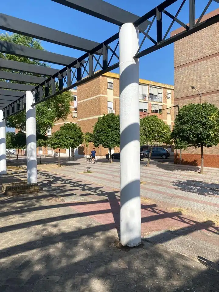 Vista exterior de Piso en venta en Dos Hermanas con Aire acondicionado y Terraza
