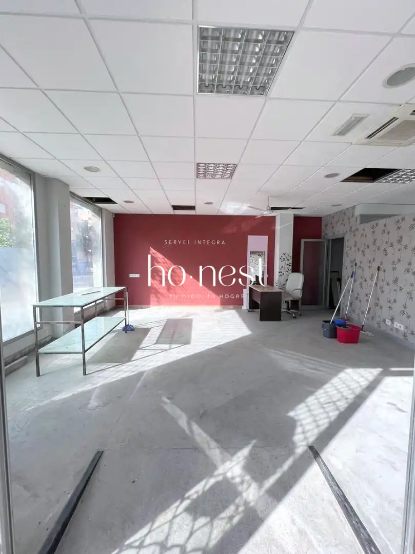Business premises for sale in Plaça Maria Manent