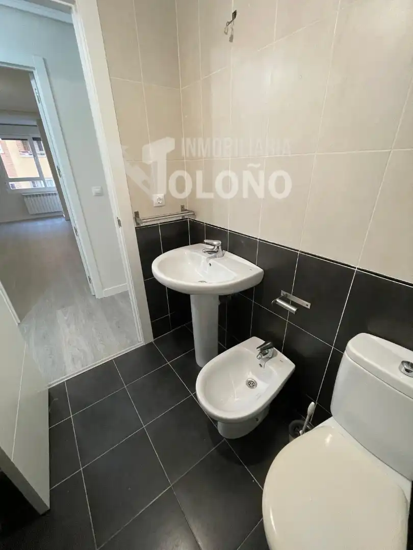 Baño de Apartamento en venta en Haro con Calefacción, Parquet y Trastero