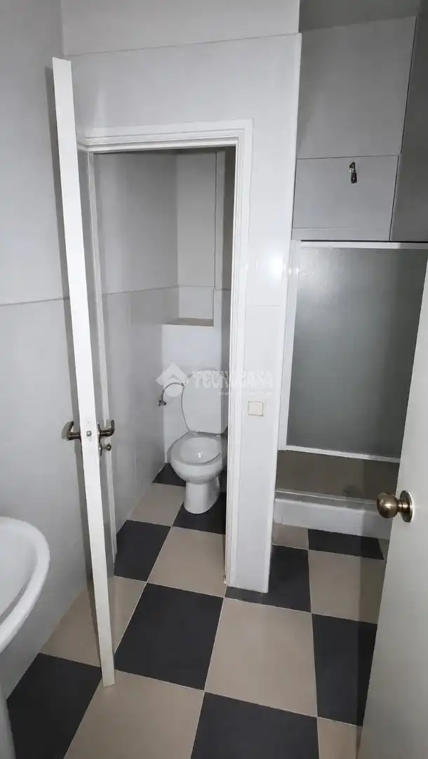 Baño de Local en venta en Madrid