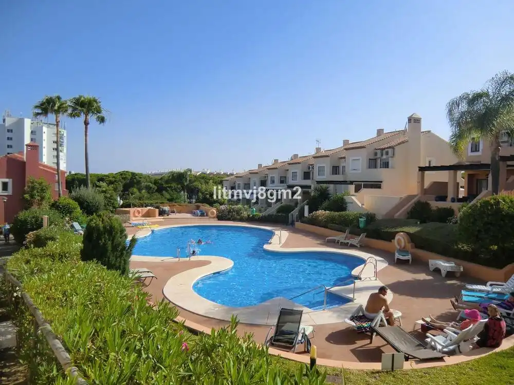 Jardí de Casa adosada de lloguer en Mijas amb Aire condicionat, Terrassa i Piscina