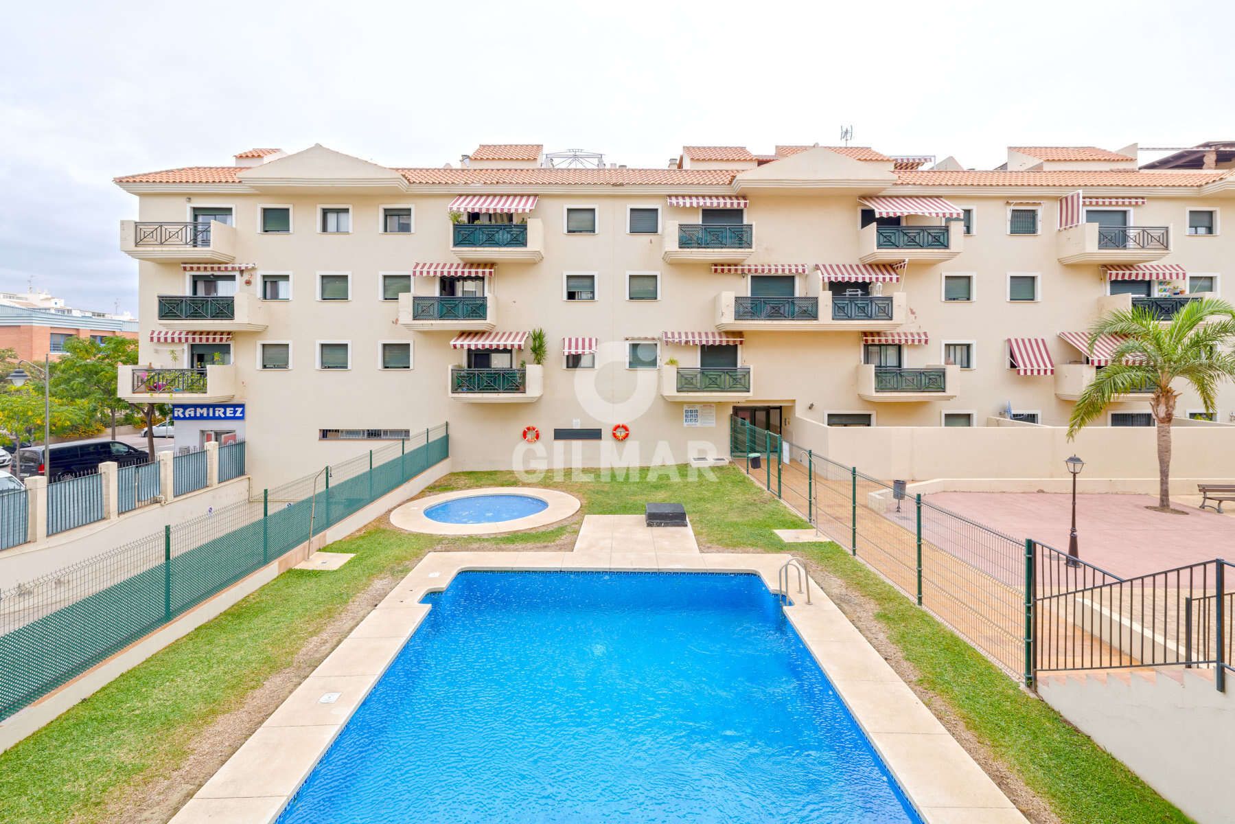 Piscina de Dúplex en venda en Estepona amb Calefacció, Piscina i Balcó
