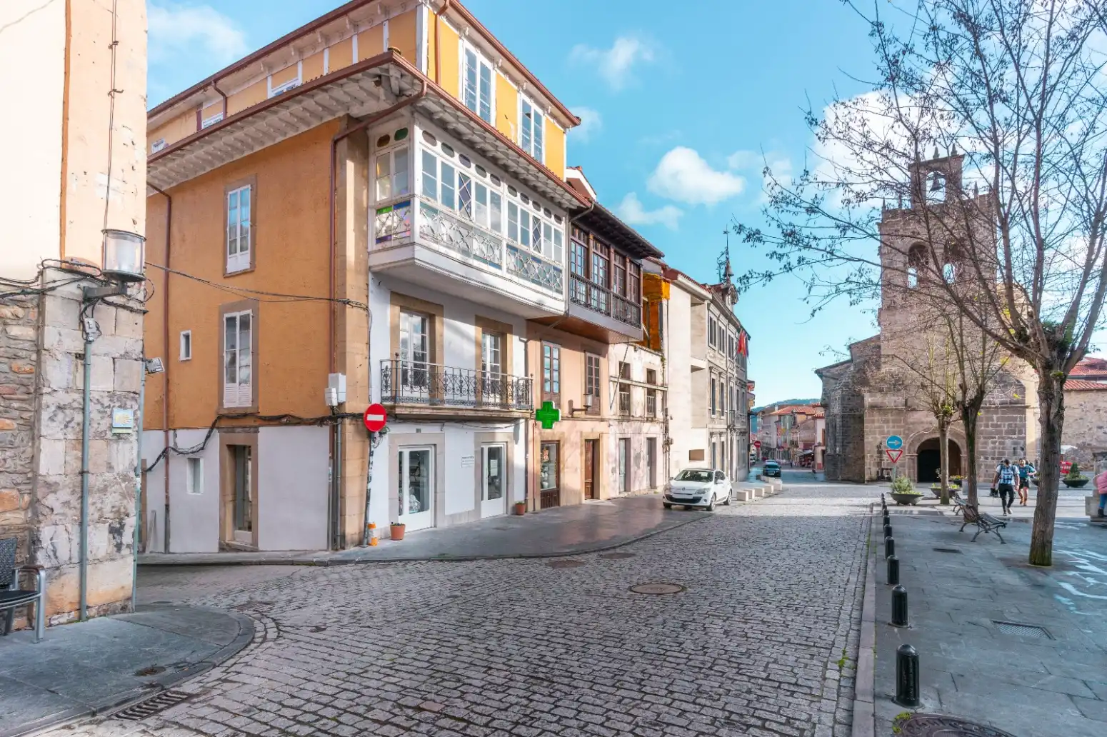 Vista exterior de Casa o xalet en venda en Salas amb Calefacció, Parquet i Moblat