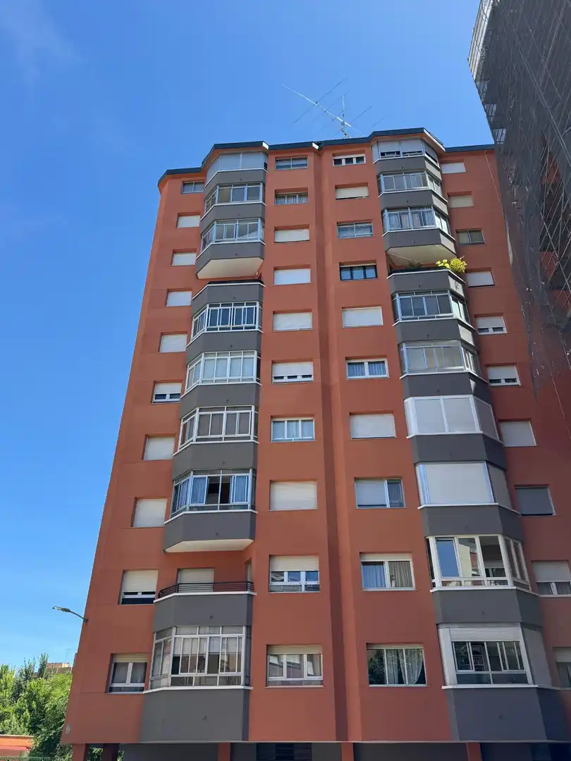 Vista exterior de Pis en venda en Valladolid amb Calefacció i Moblat