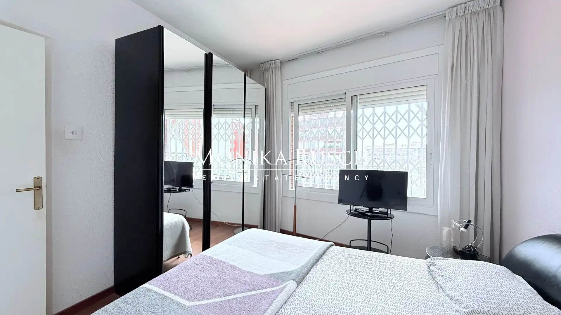Schlafzimmer von Wohnung zum Verkauf in Barcelona mit Klimaanlage, Heizung und Terrasse