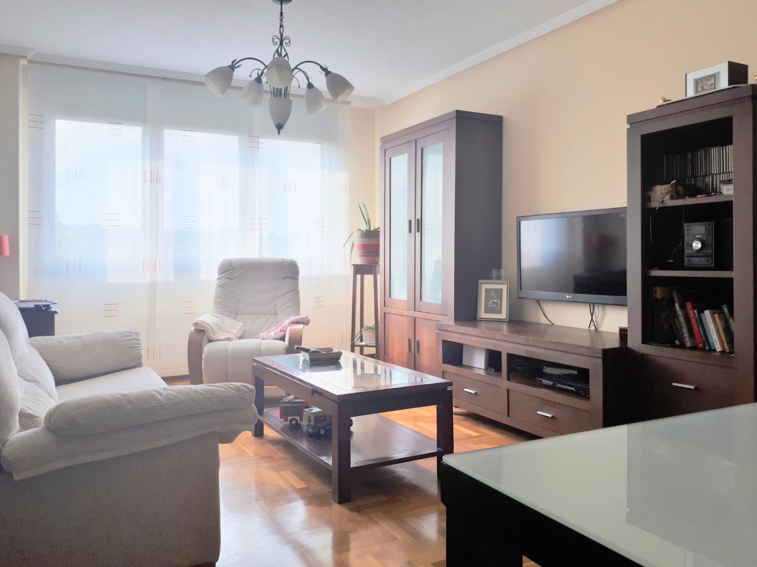 Living room of Flat for sale in Avilés  with Heating, Parquet flooring and Storage room