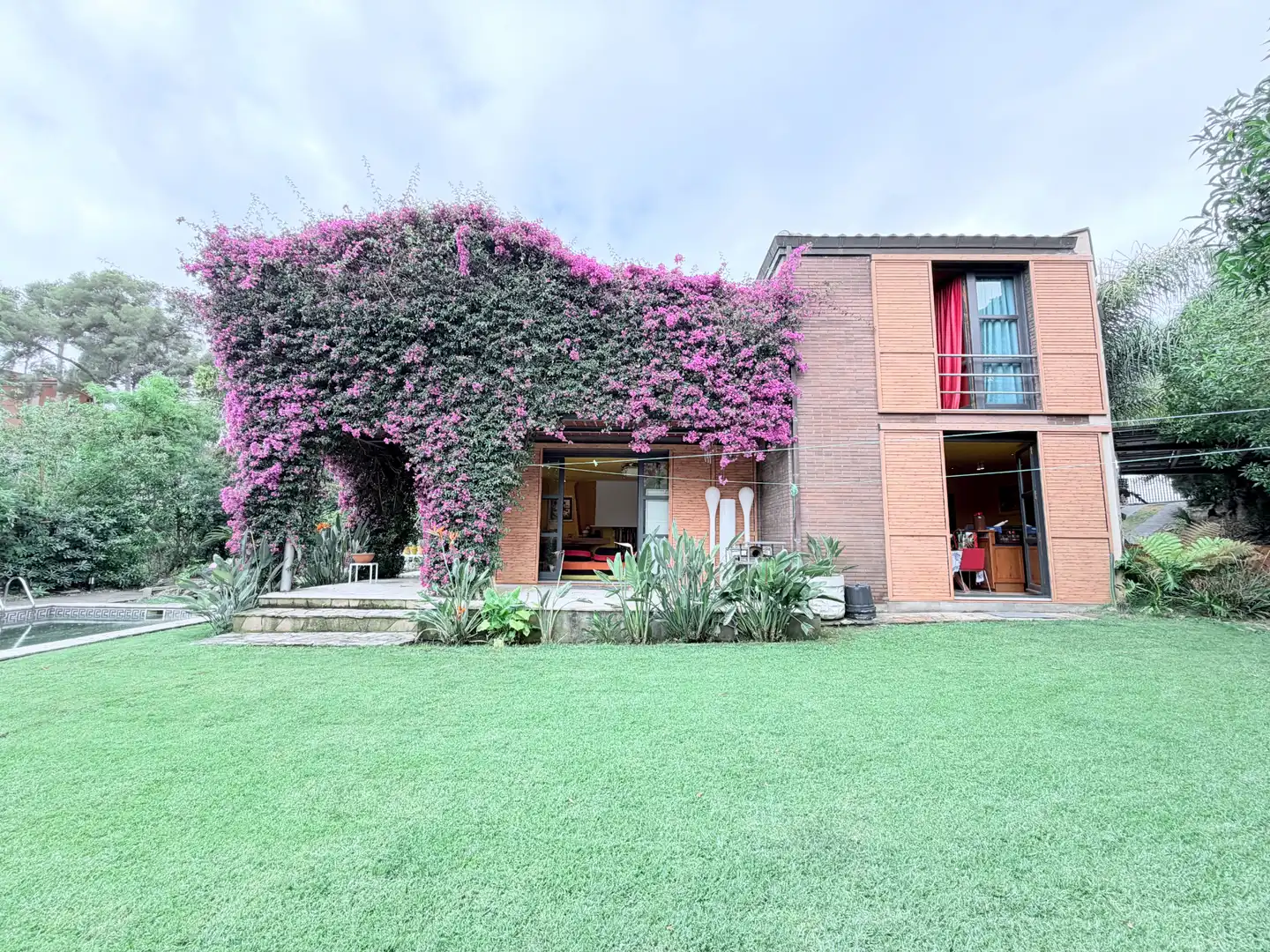 Außenansicht von Haus oder Chalet zum Verkauf in Castelldefels mit Klimaanlage, Heizung und Privatgarten
