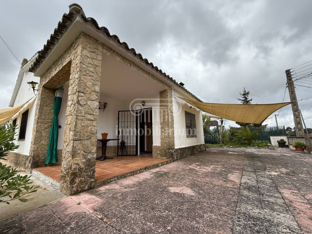 Vista exterior de Casa o xalet en venda en Vidreres amb Jardí privat, Terrassa i Piscina