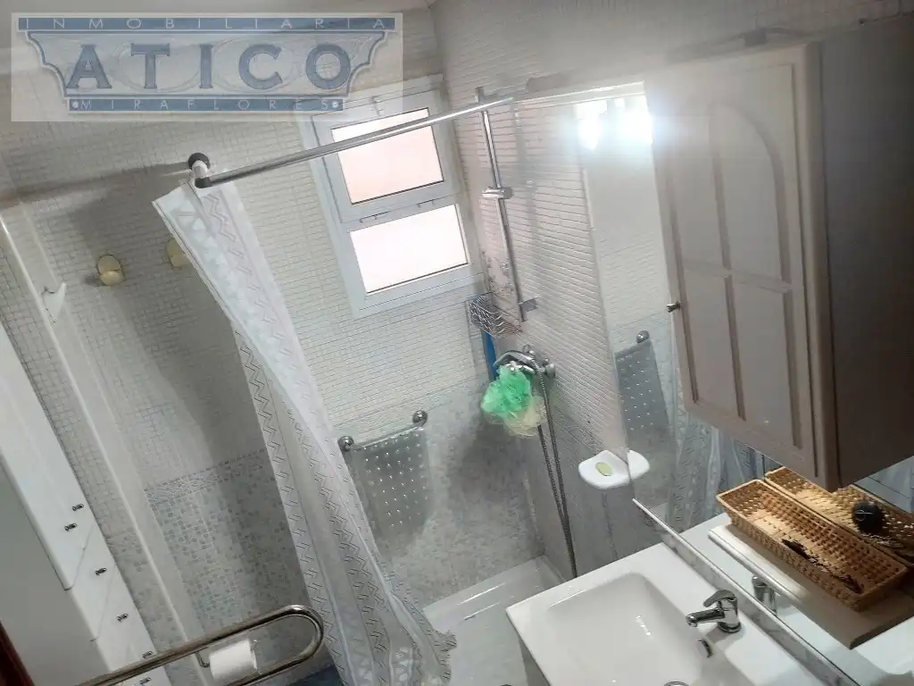 Bathroom of Flat for sale in Sevilla  with Air Conditioner and Terrace