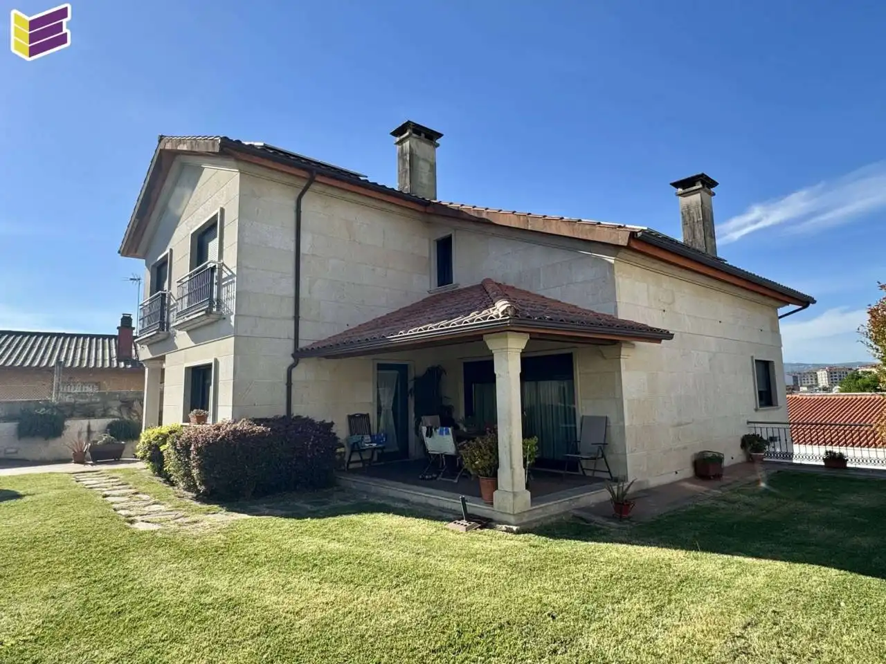 Vista exterior de Casa o xalet en venda en O Porriño   amb Calefacció, Jardí privat i Parquet