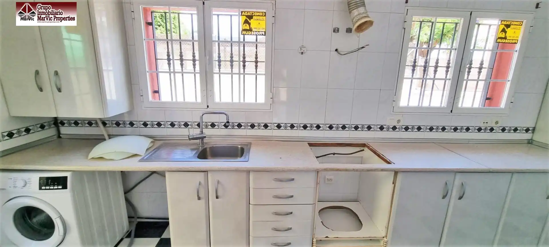 Cuina de Casa o xalet en venda en La Nucia amb Calefacció, Jardí privat i Terrassa