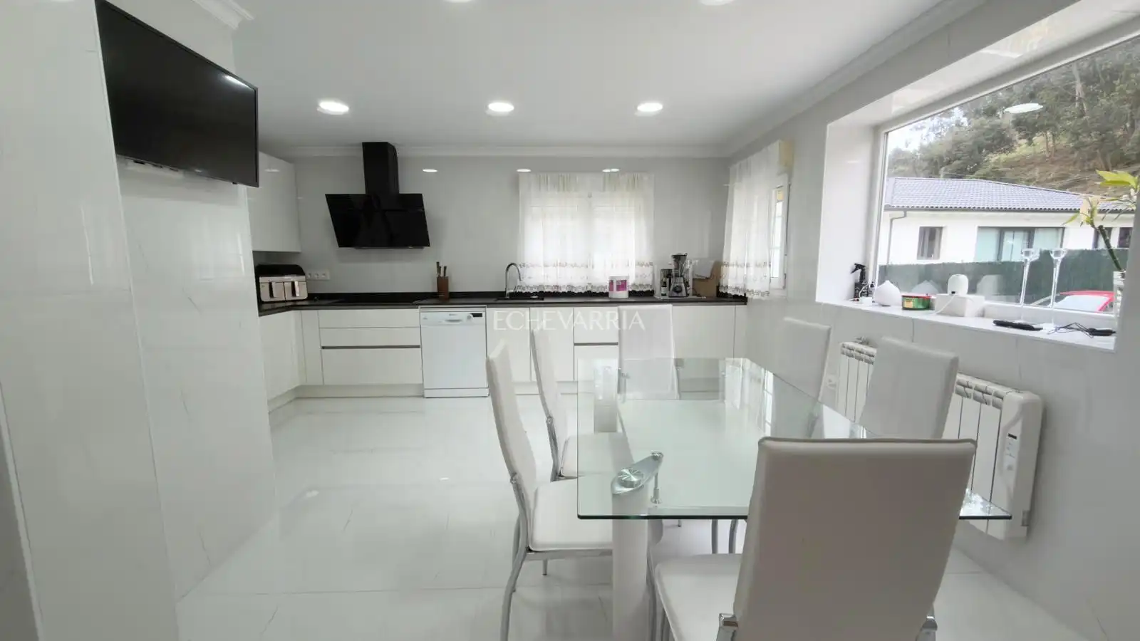 Cocina de Casa o chalet en venta en Castro-Urdiales con Calefacción, Jardín privado y Terraza