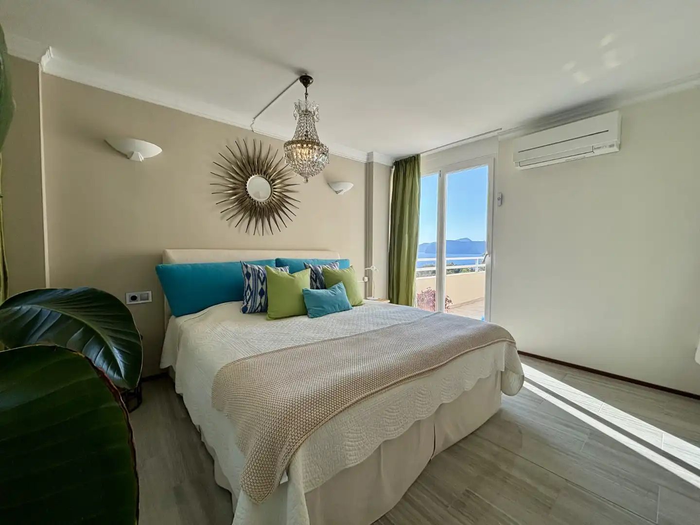 Schlafzimmer von Dachboden zum Verkauf in Calvià mit Klimaanlage, Heizung und Terrasse