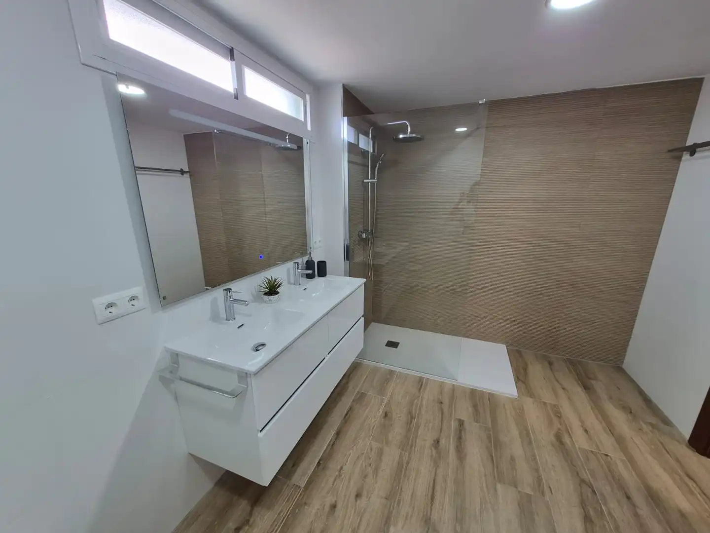 Badezimmer von Wohnung zur Miete in Málaga mit Klimaanlage, Heizung und Terrasse