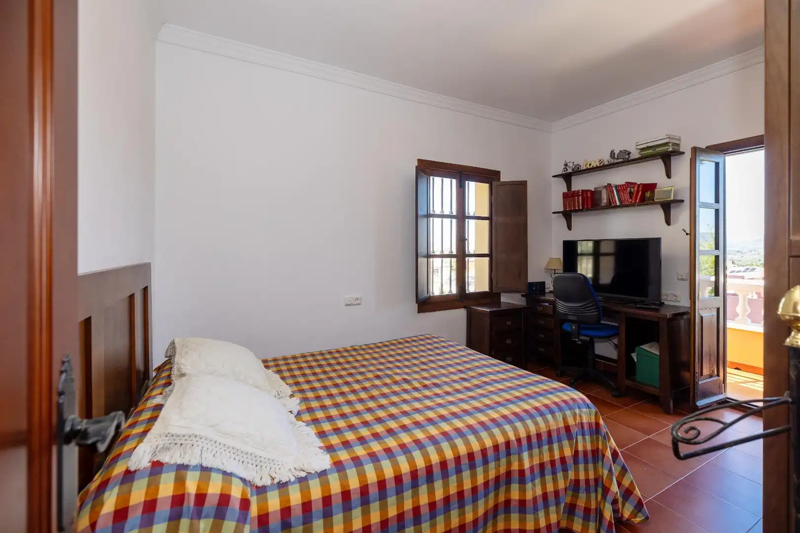 Dormitori de Casa o xalet en venda en Alhaurín de la Torre amb Jardí privat, Terrassa i Piscina