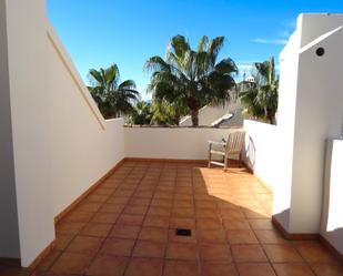 Terrassa de Casa adosada en venda en Marbella amb Aire condicionat, Calefacció i Jardí privat