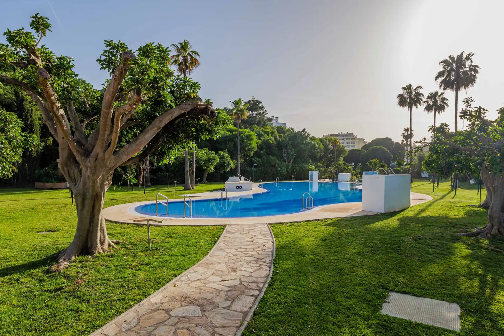 Schwimmbecken von Wohnungen zum Verkauf in Mijas mit Klimaanlage, Terrasse und Schwimmbad