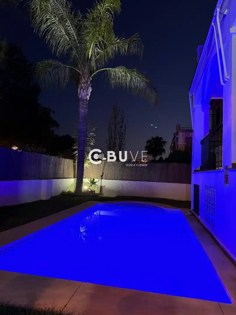 Piscina de Casa o chalet en venta en Benalmádena con Aire acondicionado, Calefacción y Jardín privado