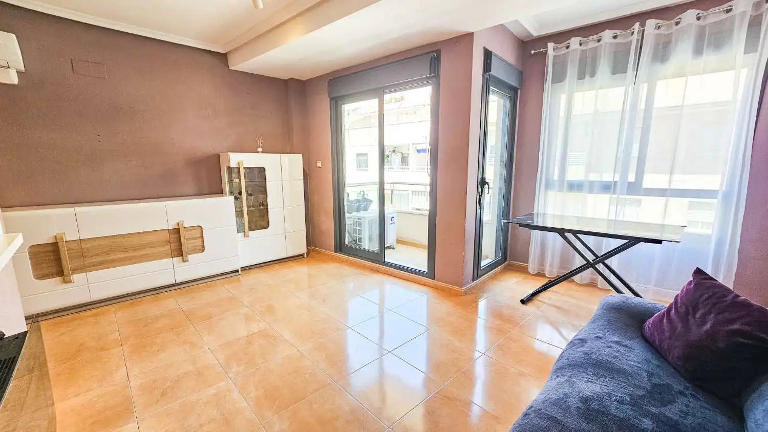 Sala de estar de Apartamento en venta en Torrevieja con Aire acondicionado, Calefacción y Terraza