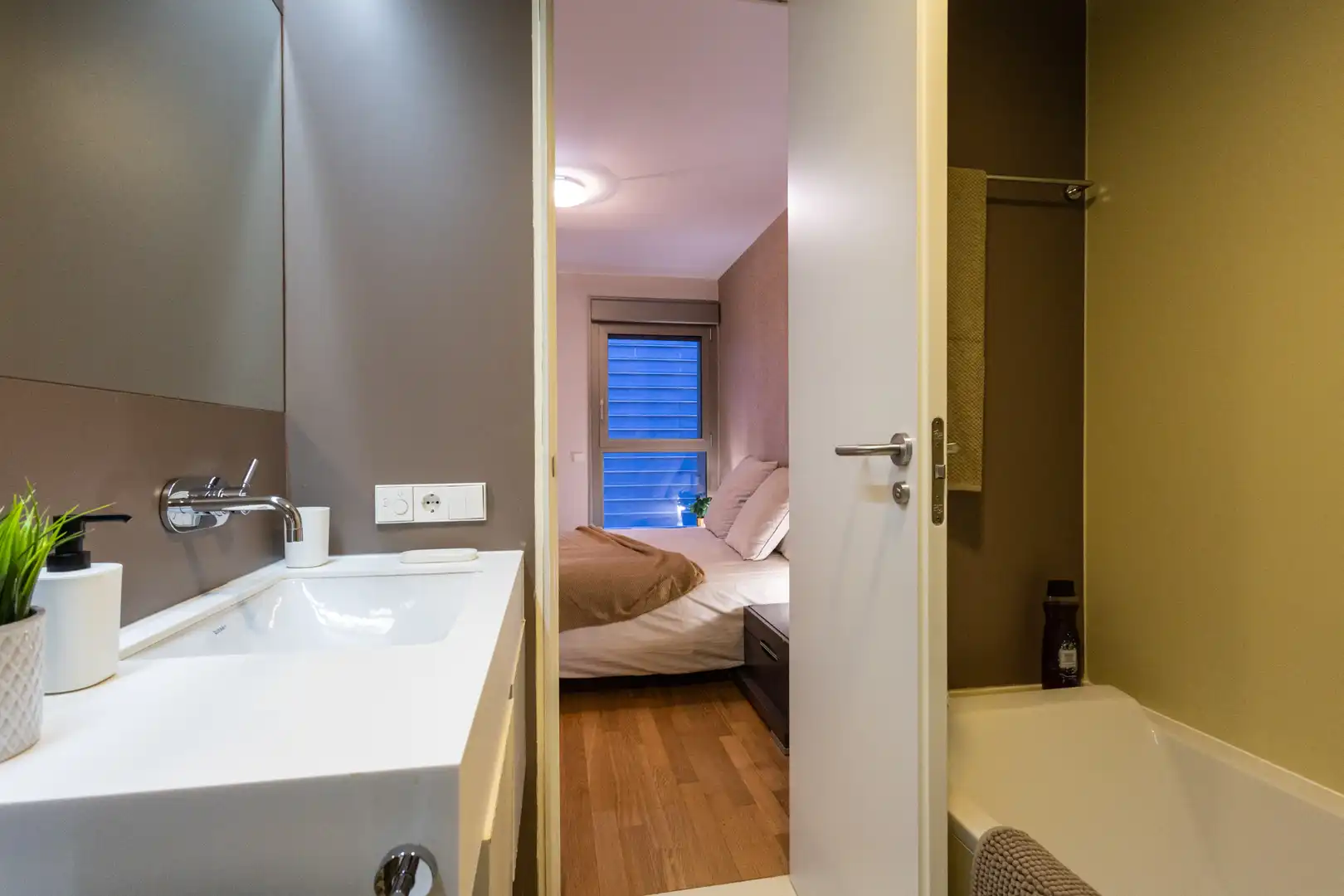 Bedroom of Flat for rent in Zaragoza  with Air Conditioner, Heating and Furnished