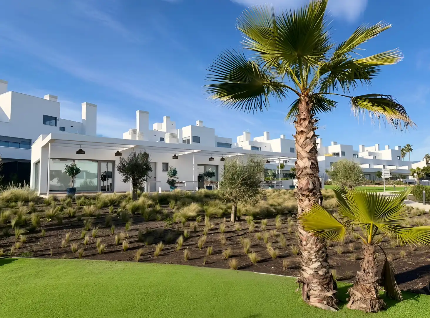 Vista exterior de Apartamento de alquiler en Estepona con Aire acondicionado, Terraza y Piscina