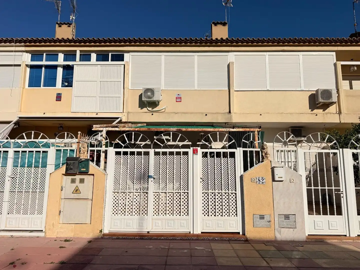 Vista exterior de Casa adosada en venda en Los Alcázares amb Terrassa i Balcó