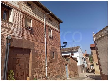 House with balcony for sale in Azofra